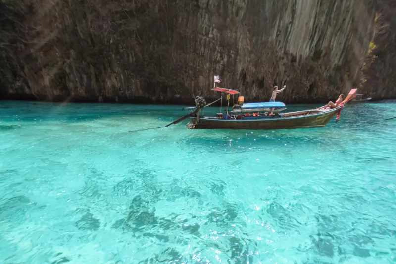 PRIVATE SPEEDBOAT CHARTERS TO PHI PHI ISLAND 2