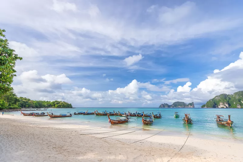 PRIVATE SPEEDBOAT CHARTERS TO PHI PHI ISLAND 2