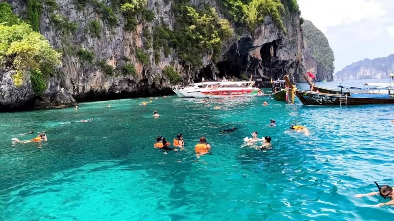 Phi Phi + Maya Bay + Khai Islands Tour by SAWANU Speed Catamaran with Slider